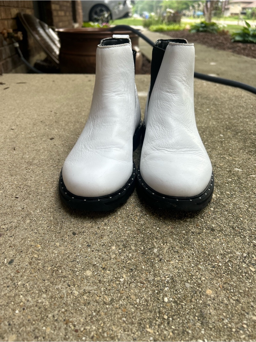 White Leather Sorel Lennox Chelsea Ankle Boots Lug Sole Studded Women’s Size 7